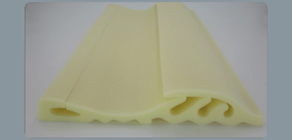 しっとり沈んで、ゆっくり戻る。